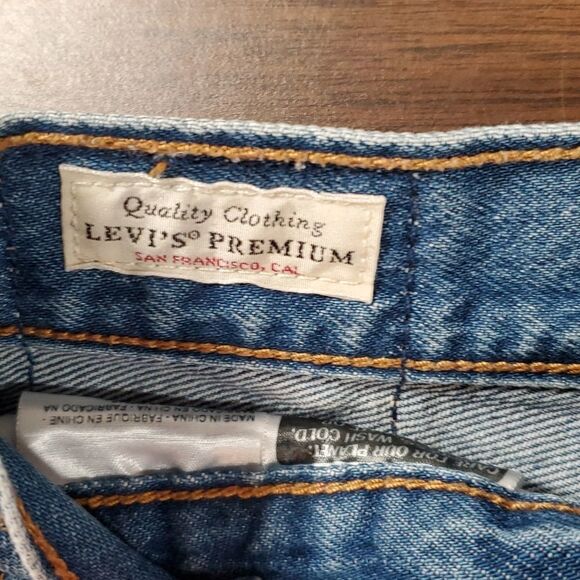 Levi’s 501 High Rise Distressed‎ Denim Shorts in Drive Me Crazy Size 29 - Picture 10 of 10